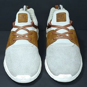 dc heathrow sneakers